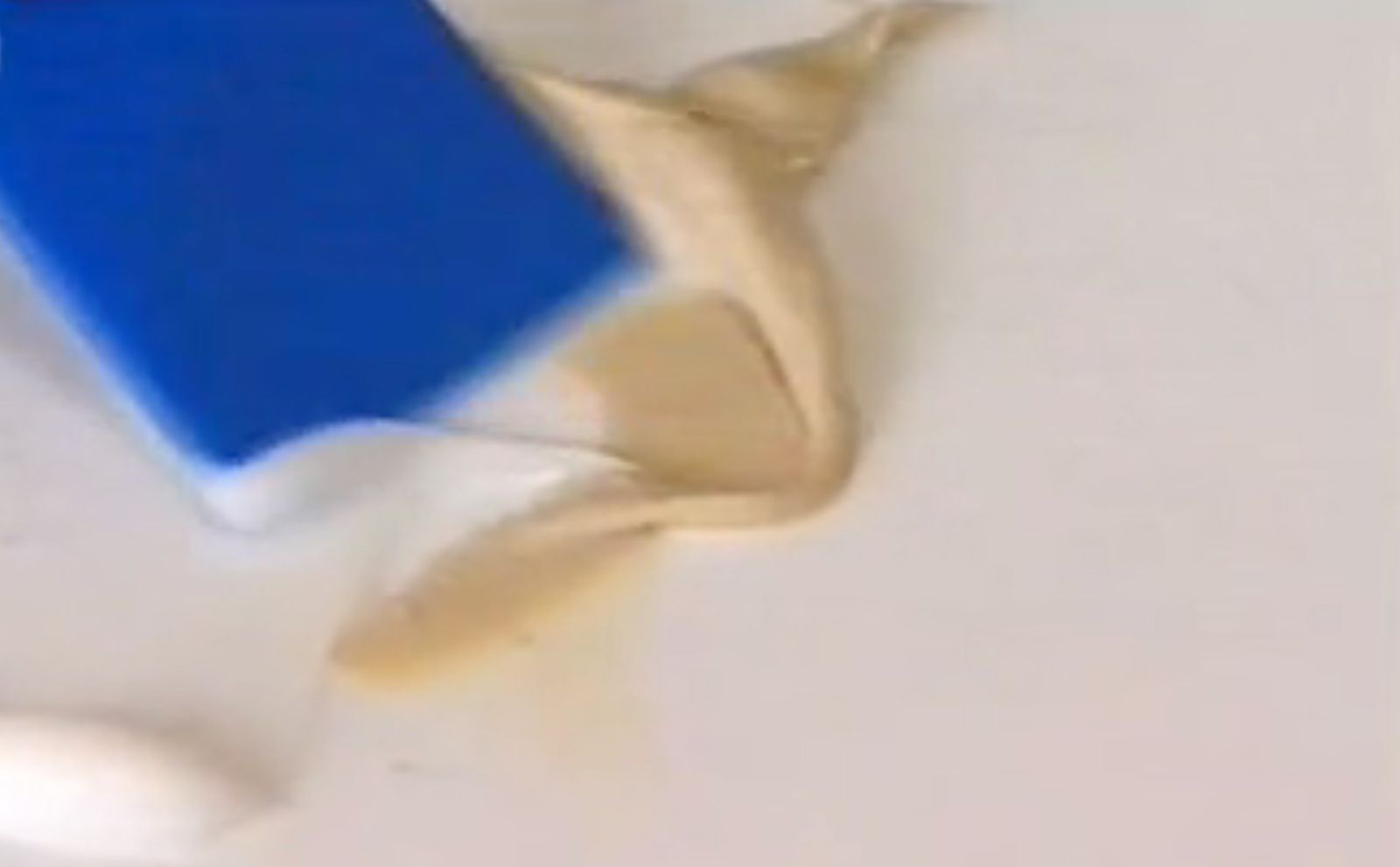 Cómo cambiar el pomo de un armario paso 4