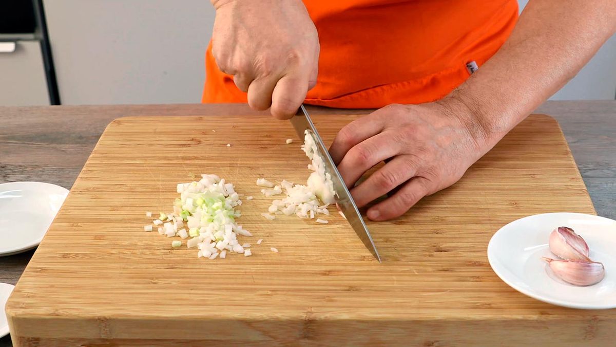 Receta de acelgas rehogadas con patatas asadas  paso 1