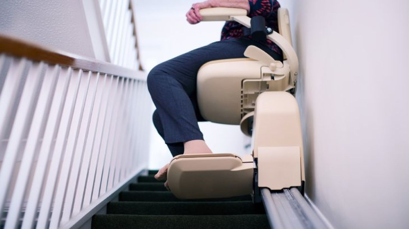 Puedes comprar una silla salvaescaleras recta a partir de 4.150 euros Puedes comprar una silla salvaescaleras recta a partir de 4.150 euros