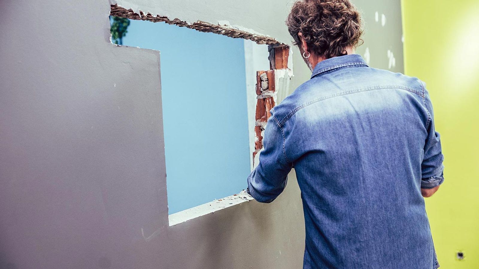 Cómo cerrar un hueco en la pared paso 2 Cómo cerrar un hueco en la pared paso 2