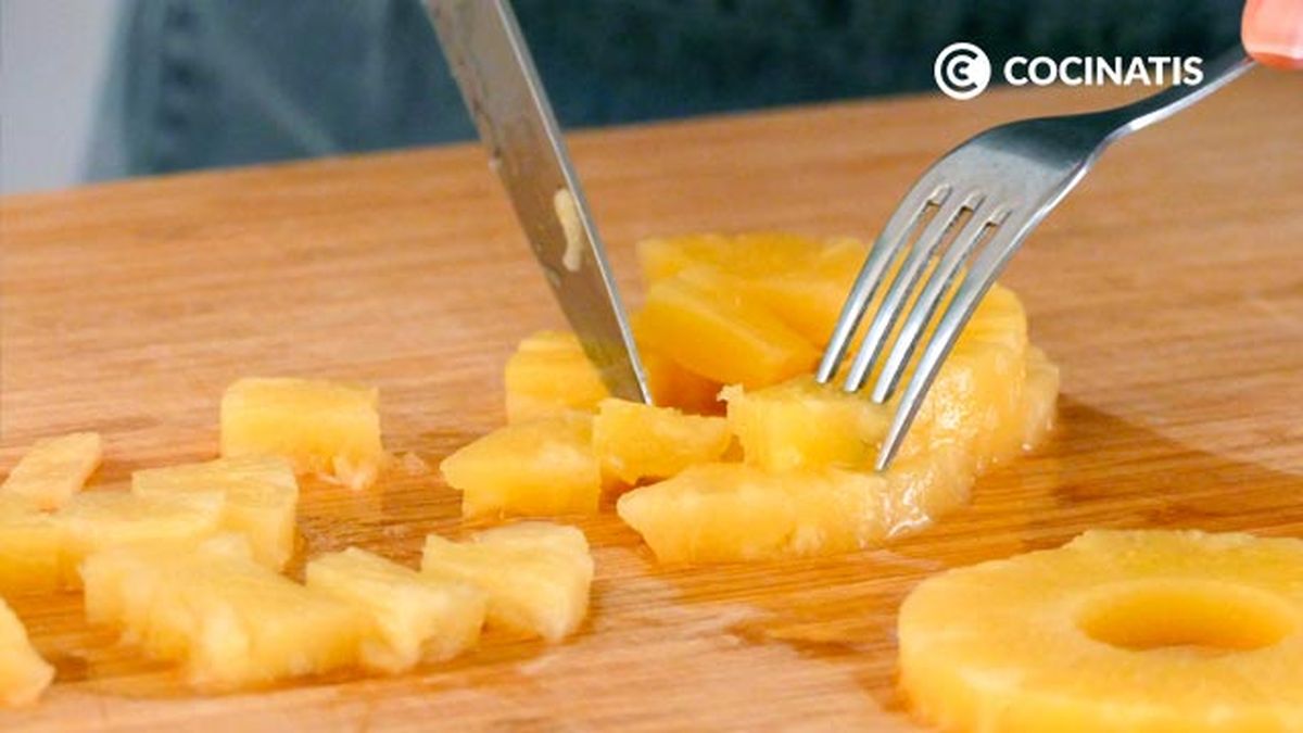 Receta de cóctel de gambas con salsa rosa y piña  paso 2