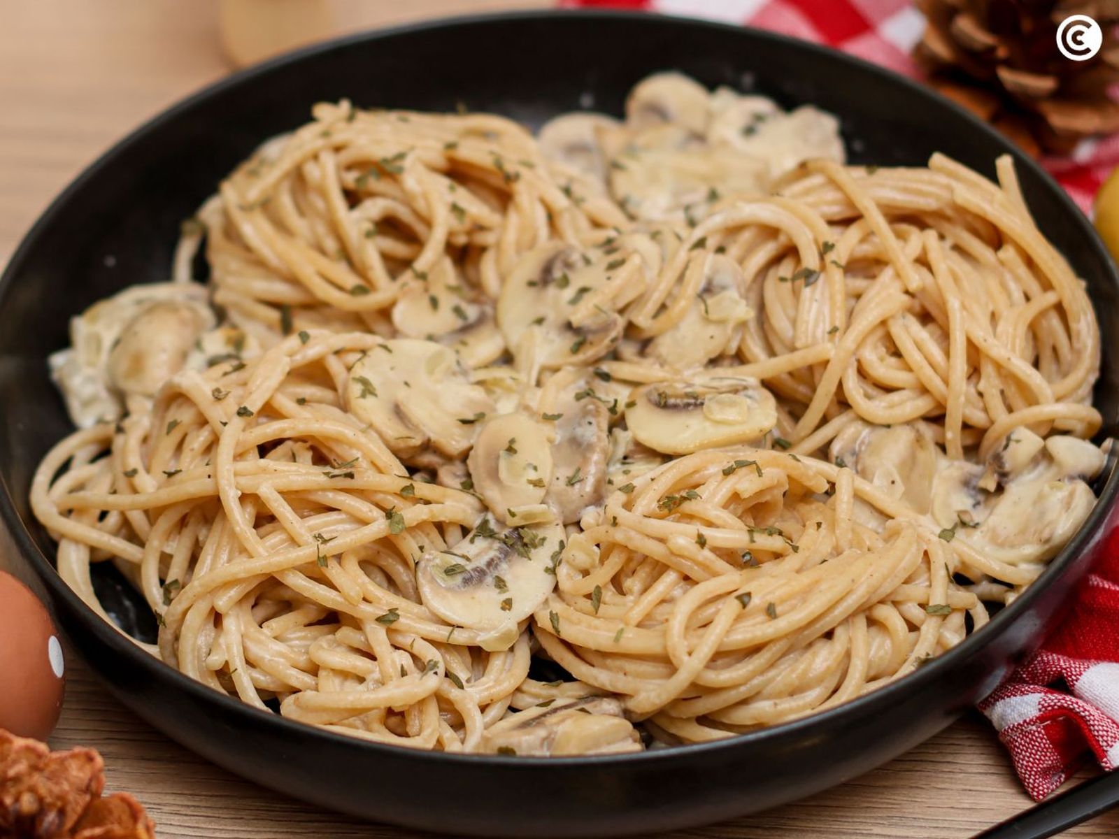 Espaguetis con champiñones y nata Espaguetis con champiñones y nata