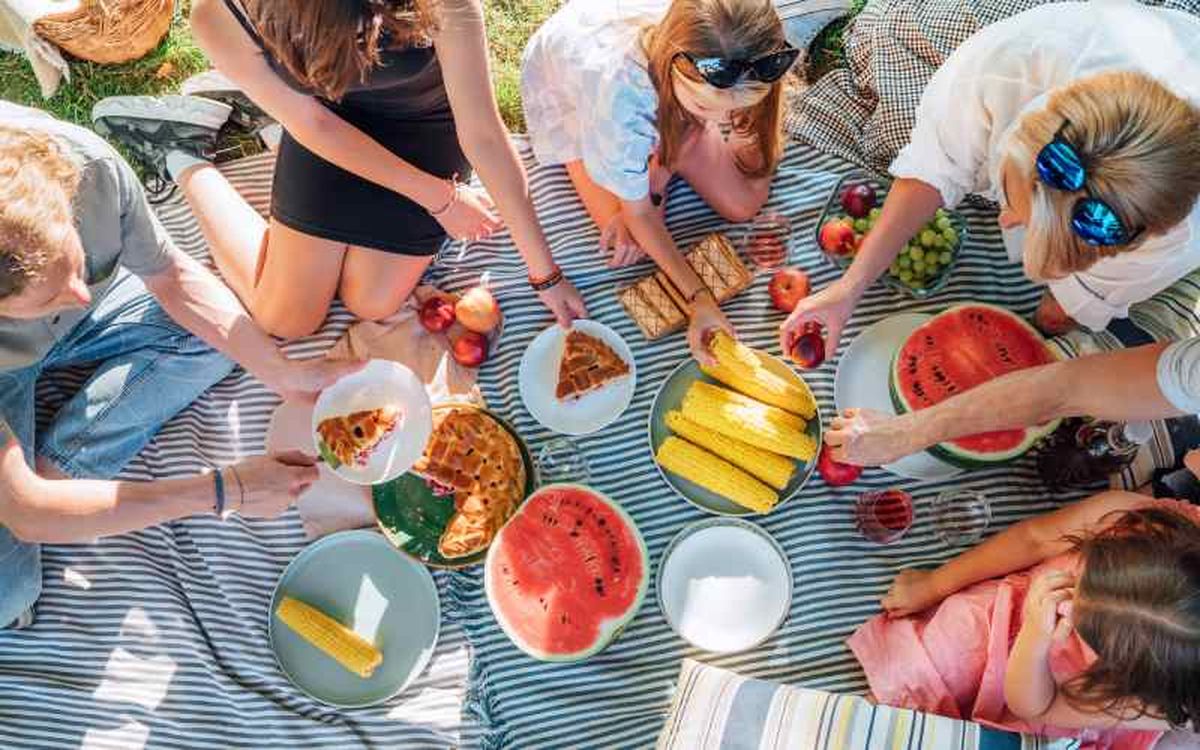 Pícnic con amigos para celebrar el 4 de julio