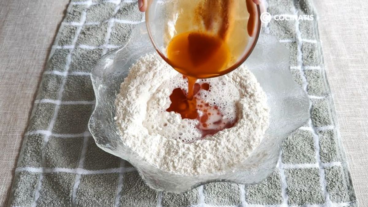 Mezclamos los ingredientes de la empanada gallega