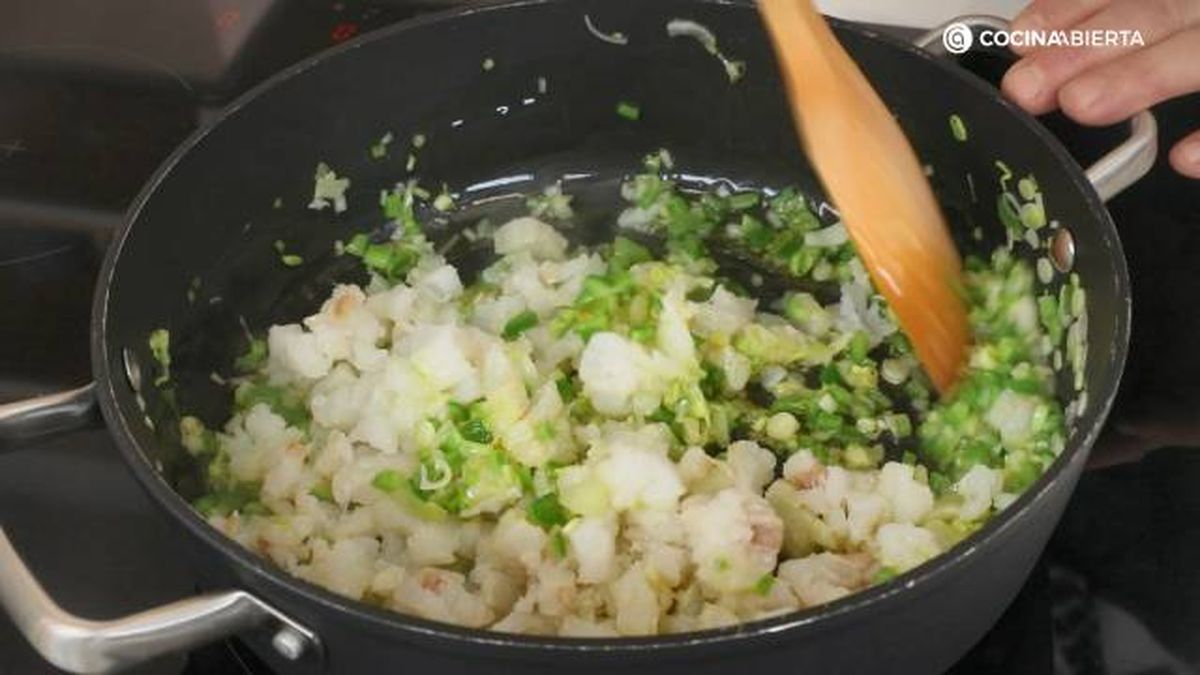 Gallina blanca potaje semana santa garbanzos bacalao espinacas paso 3