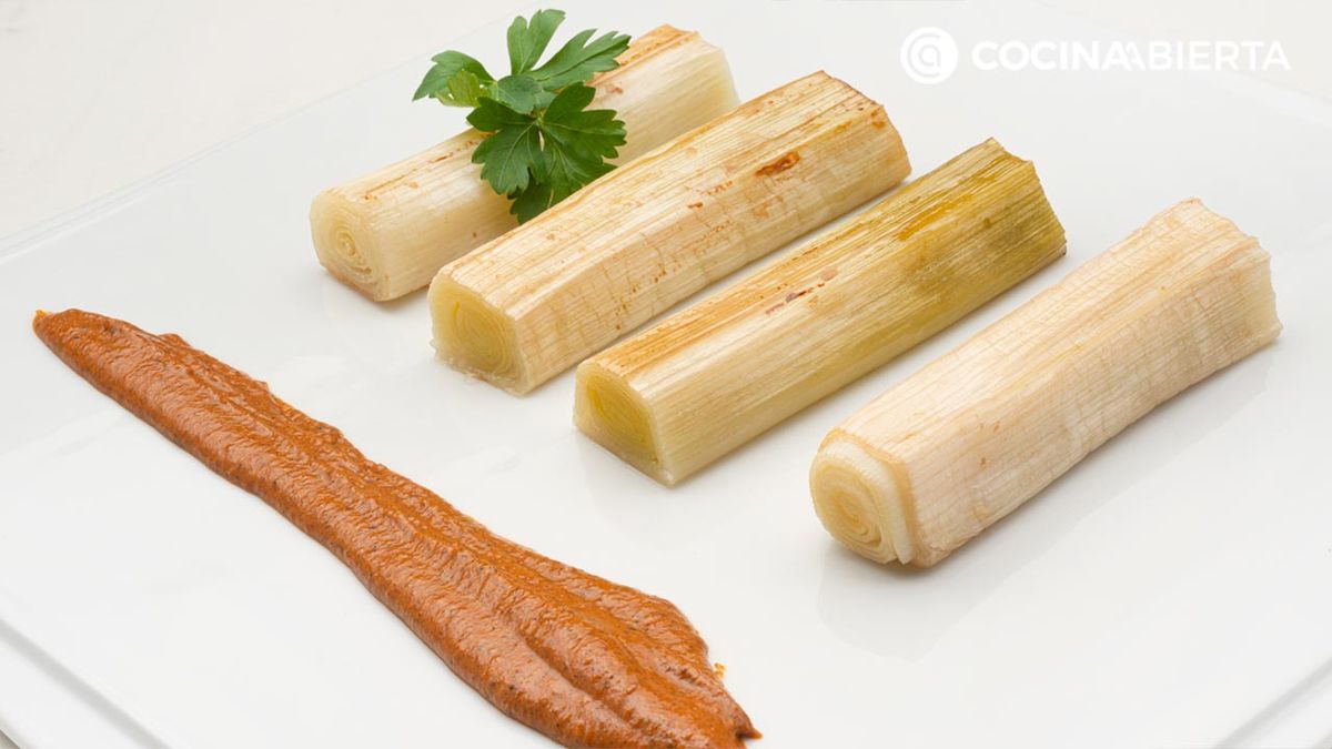 Receta puerros asados al horno con salsa romesco karlos arguinano KARL6721