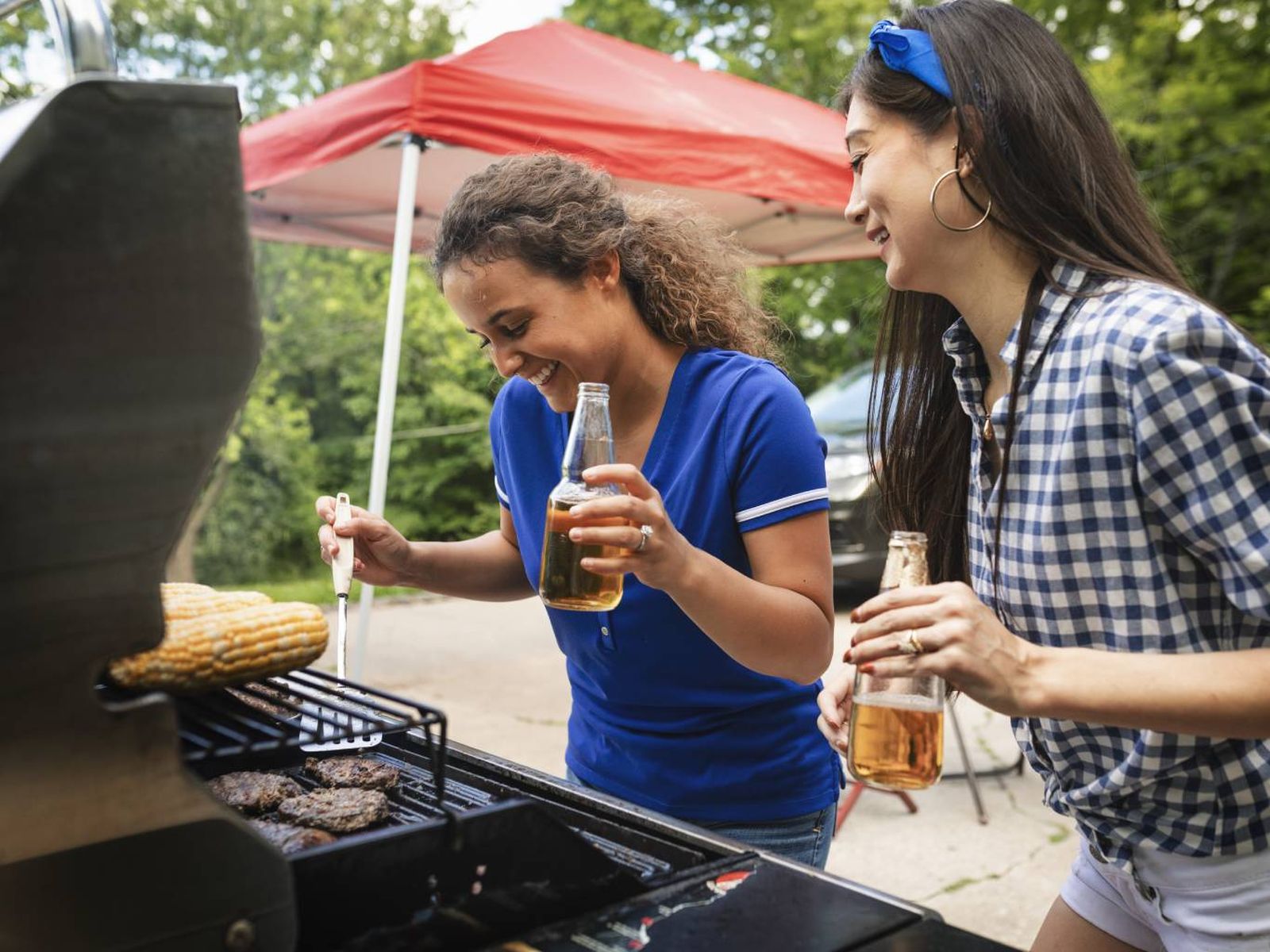 No hay celebración del 4 de julio sin una buena barbacoa con hamburguesas, costillas y mazorcas.