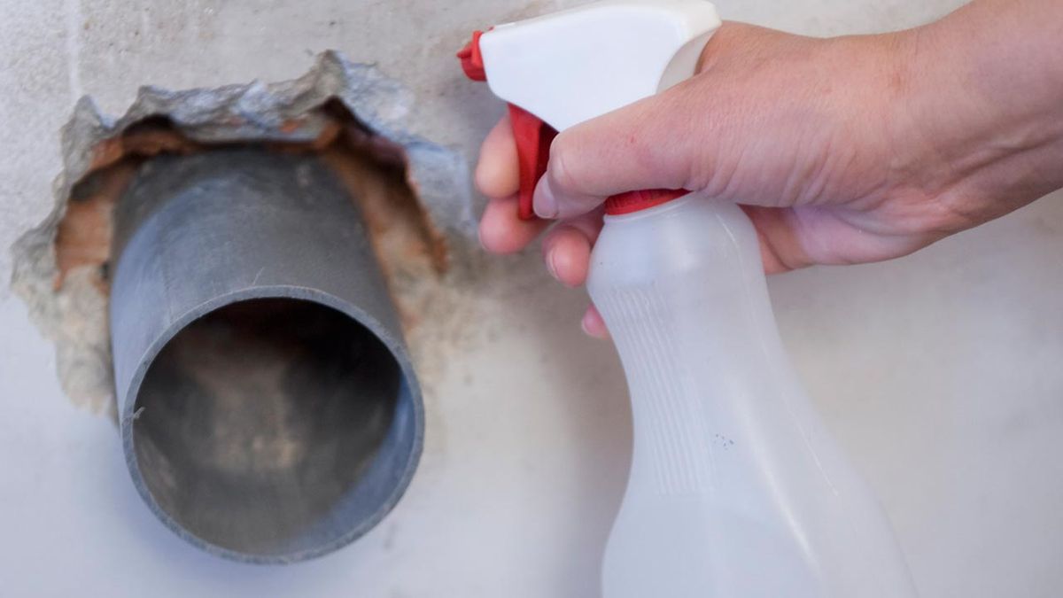 brico 0537 2 aplicacion espuma poliuretano paso 2