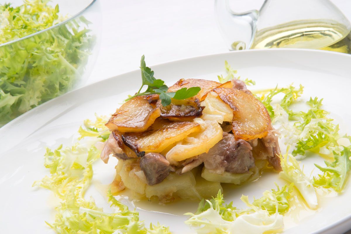 544 Montadito de codillo y patatas panadera (5159) xl