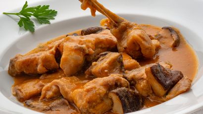 Conejo con setas, receta de Karlos Arguiñano