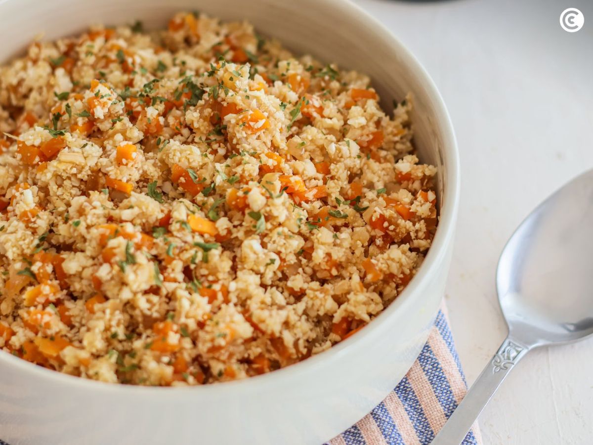 Arroz de coliflor salteado con verduras