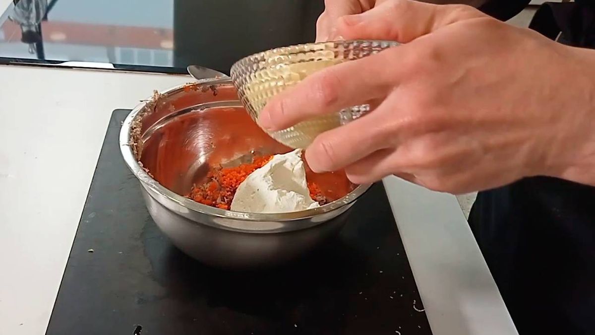 Cómo hacer rilletes de sardinas - Tritura y mezcla los ingredientes