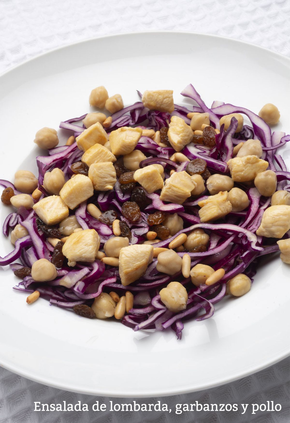 ensalada de lombarda garbanzos y pollo v
