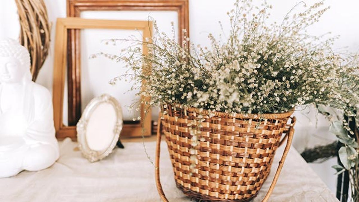 ideas decorar cestas mimbre plantas ramo