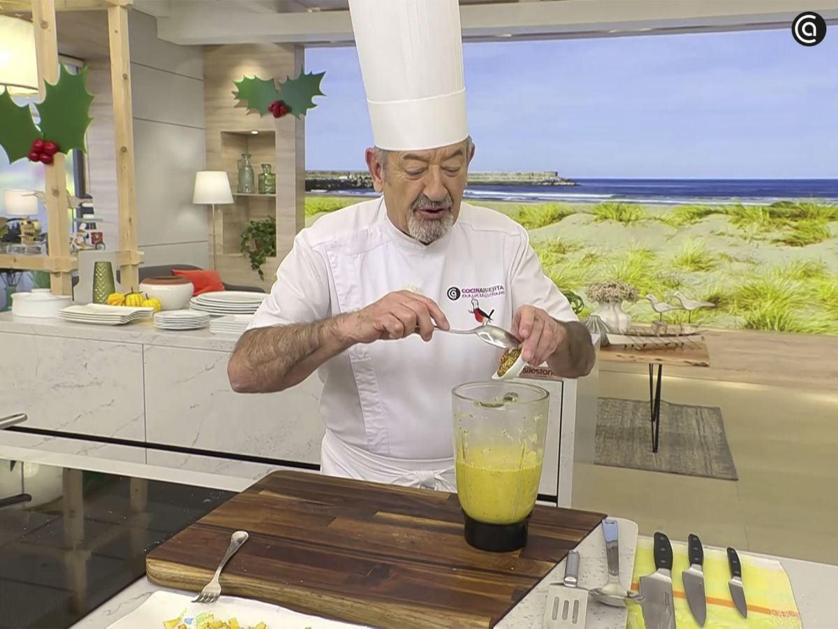 Añade la otra cucharada de mostaza tras batir todos los ingredientes