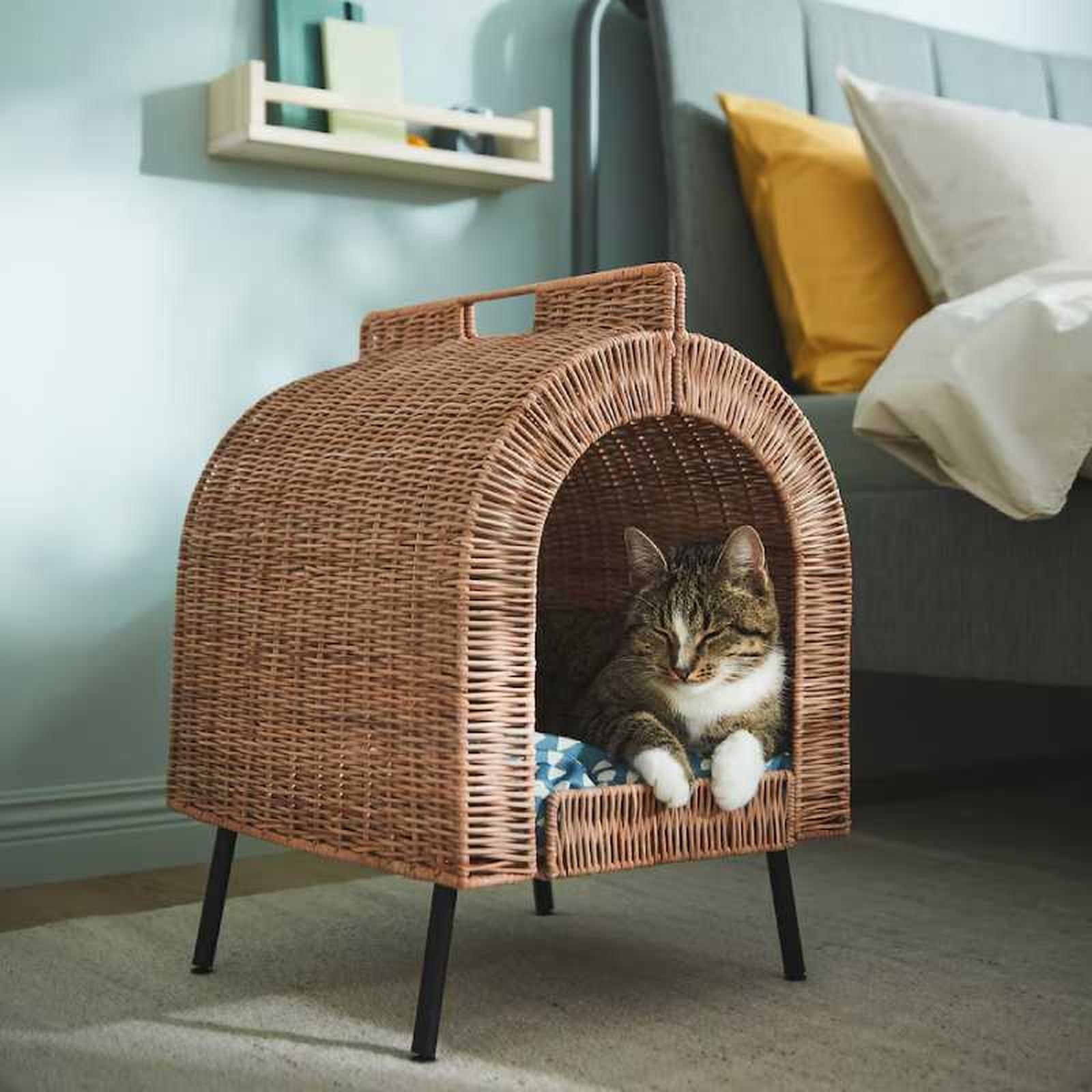 Casa de ratán para gatos. Casa de ratán para gatos.