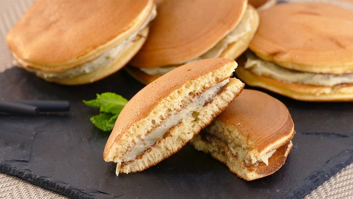 Receta de dorayakis japoneses, rellenos de chocolate blanco y té verde matcha  paso 6