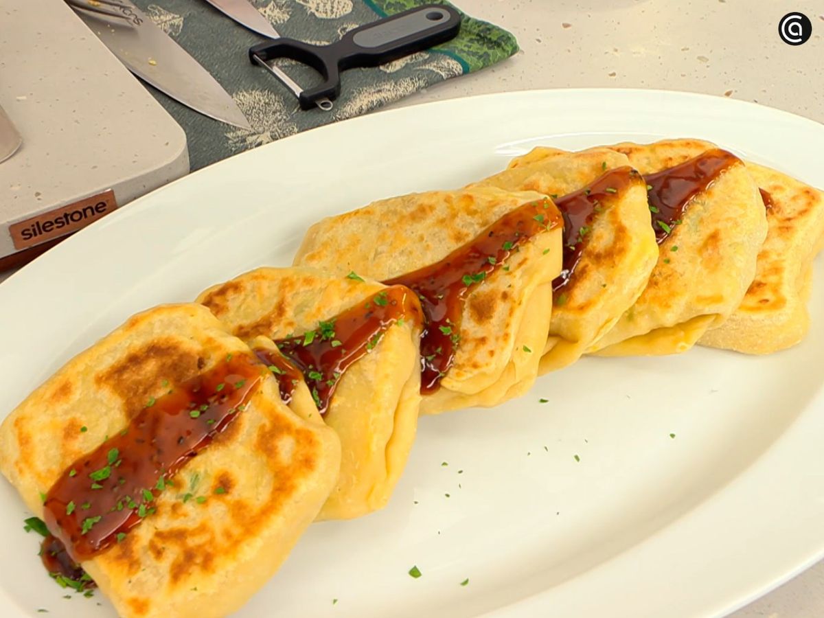 Acompaña los murtabak de pollo con la salsa teriyaki con sésamo