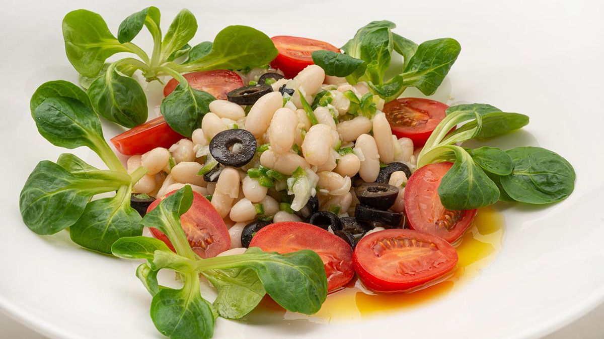 Ensalada de alubias blancas con tomates cherry por Karlos Arguiñano