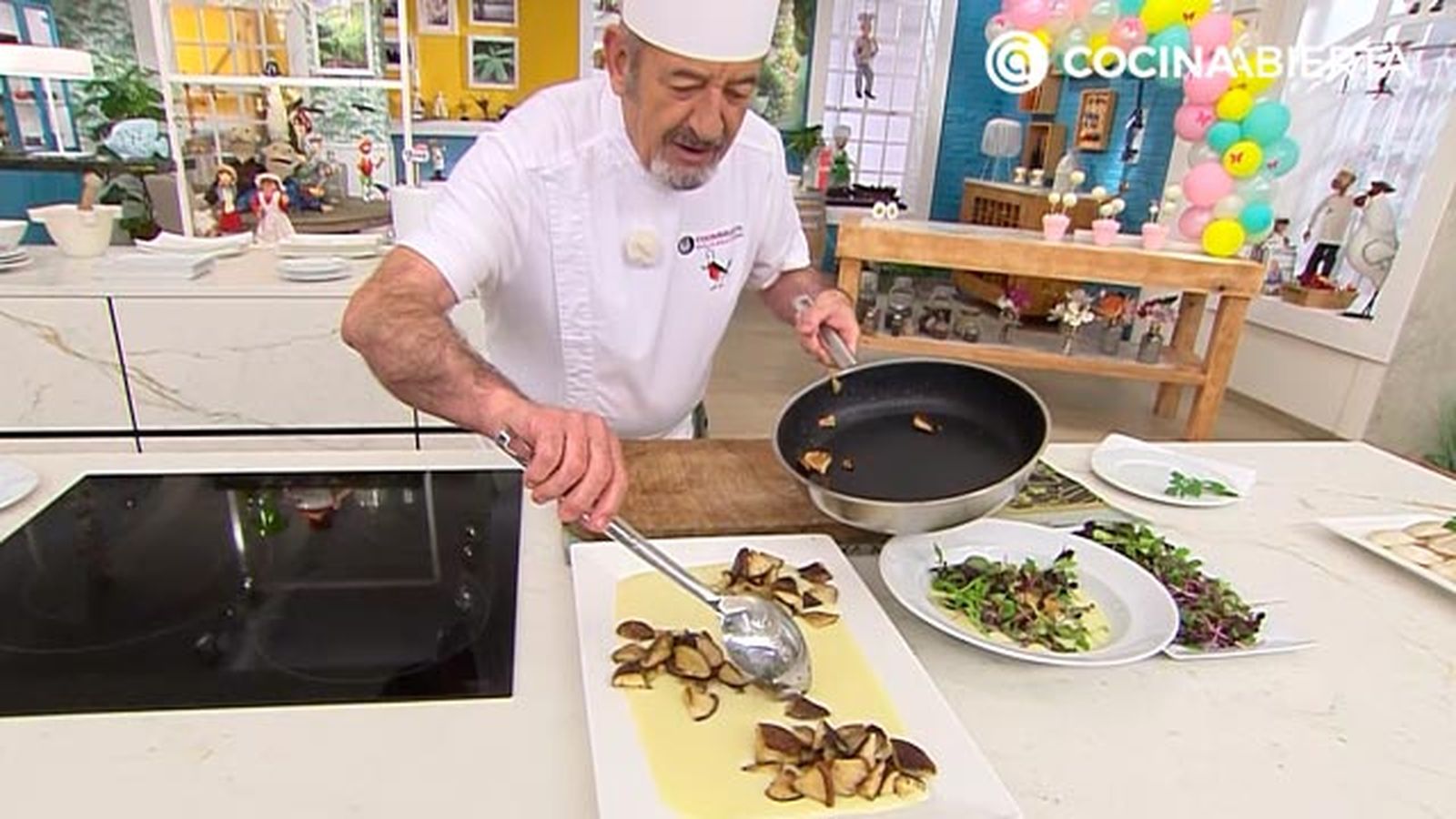 setas shitake al ajillo con crema de puerros y brotes receta karlos arguinano karl67620321 paso4 setas shitake al ajillo con crema de puerros y brotes receta karlos arguinano karl67620321 paso4