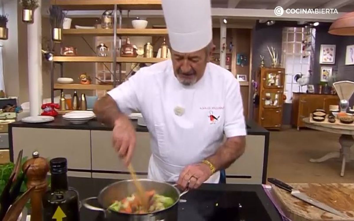 Las verduras bien rehogadas le aportarán un gran sabor al jabalí estofado