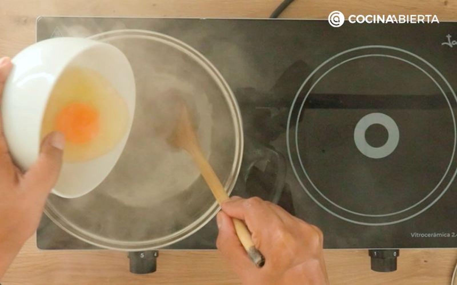 Cocina el huevo durante unos 3 minutos Cocina el huevo durante unos 3 minutos