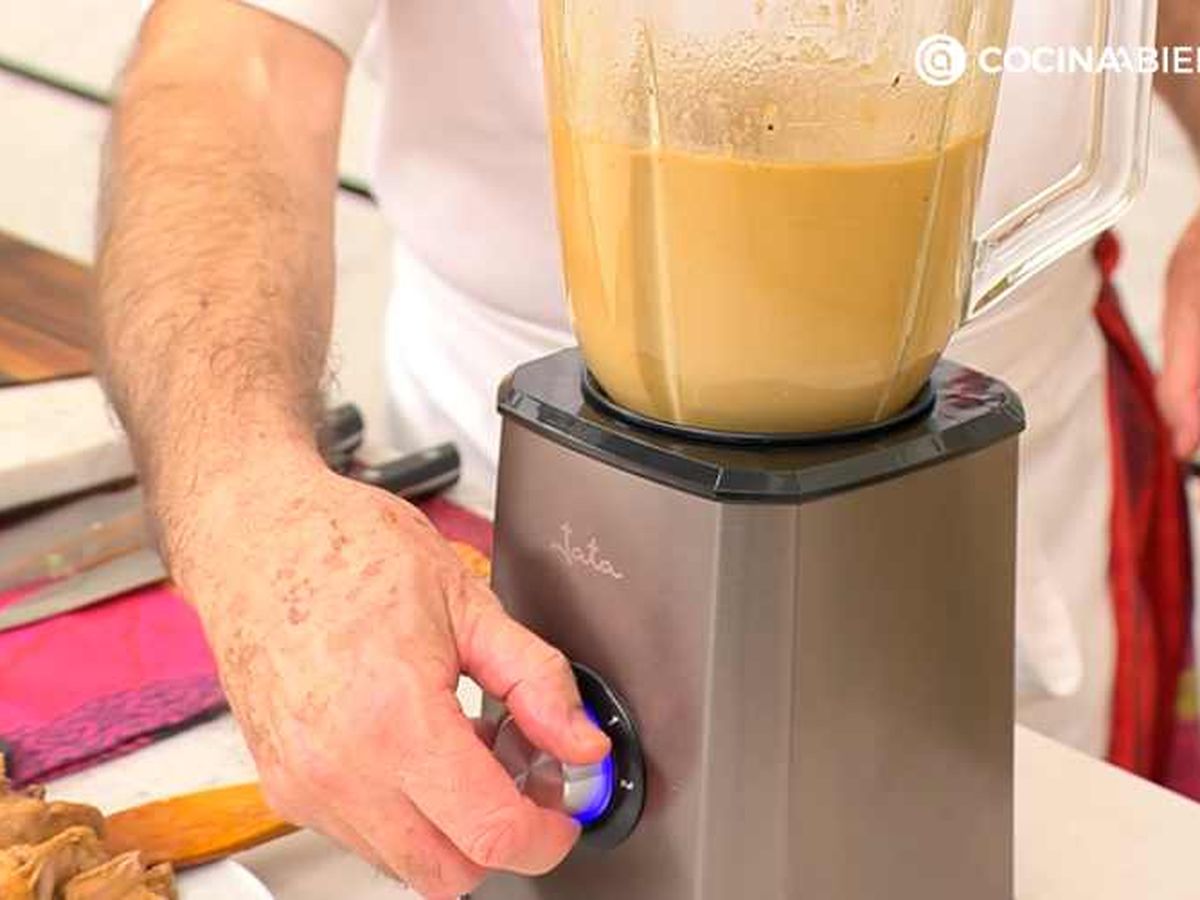 Tritura hasta conseguir una salsa homogénea