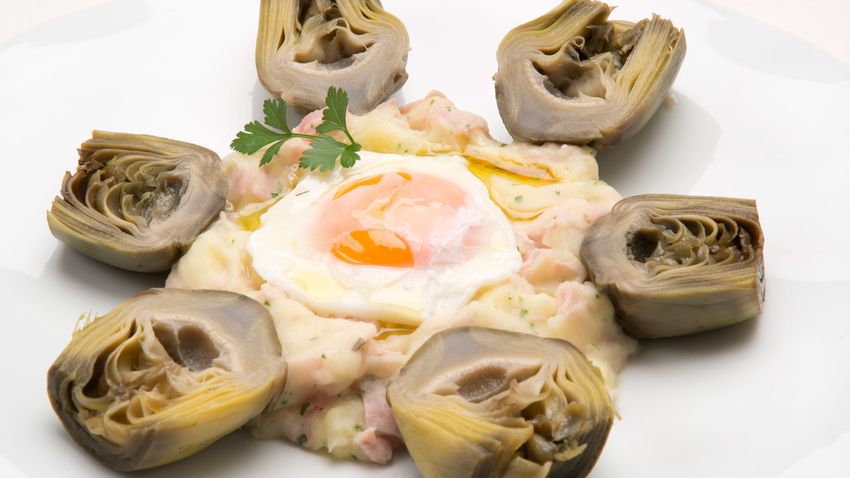 5688 1 Alcachofas con huevo escalfado y parmentier de jamon (1073) xl