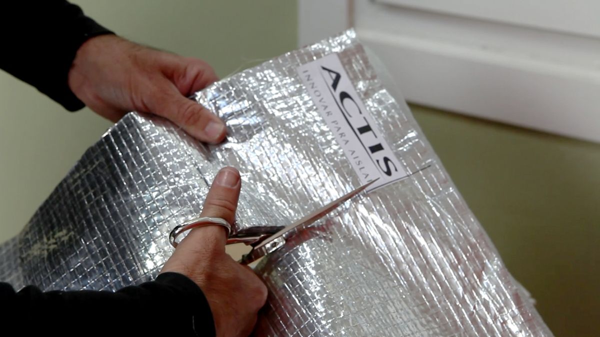 Aislar la caja de persiana paso 2