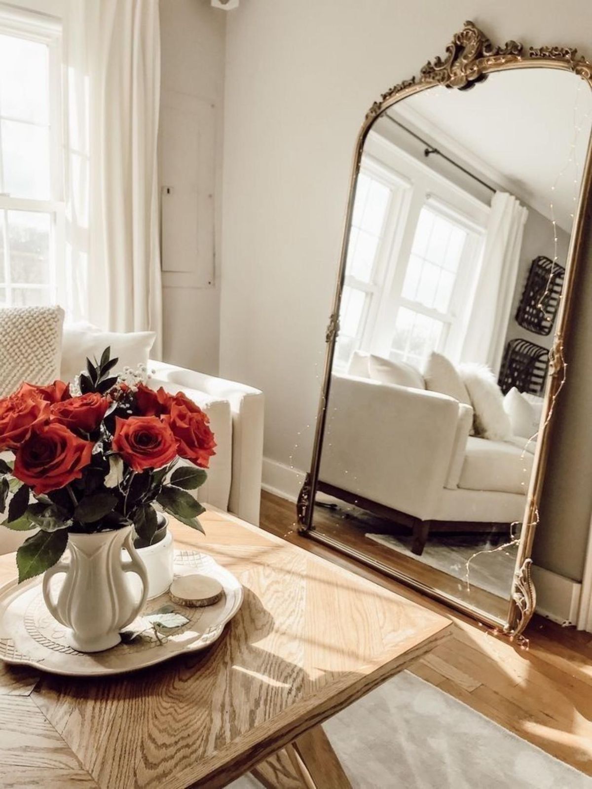 Comedor con esejo vintage.