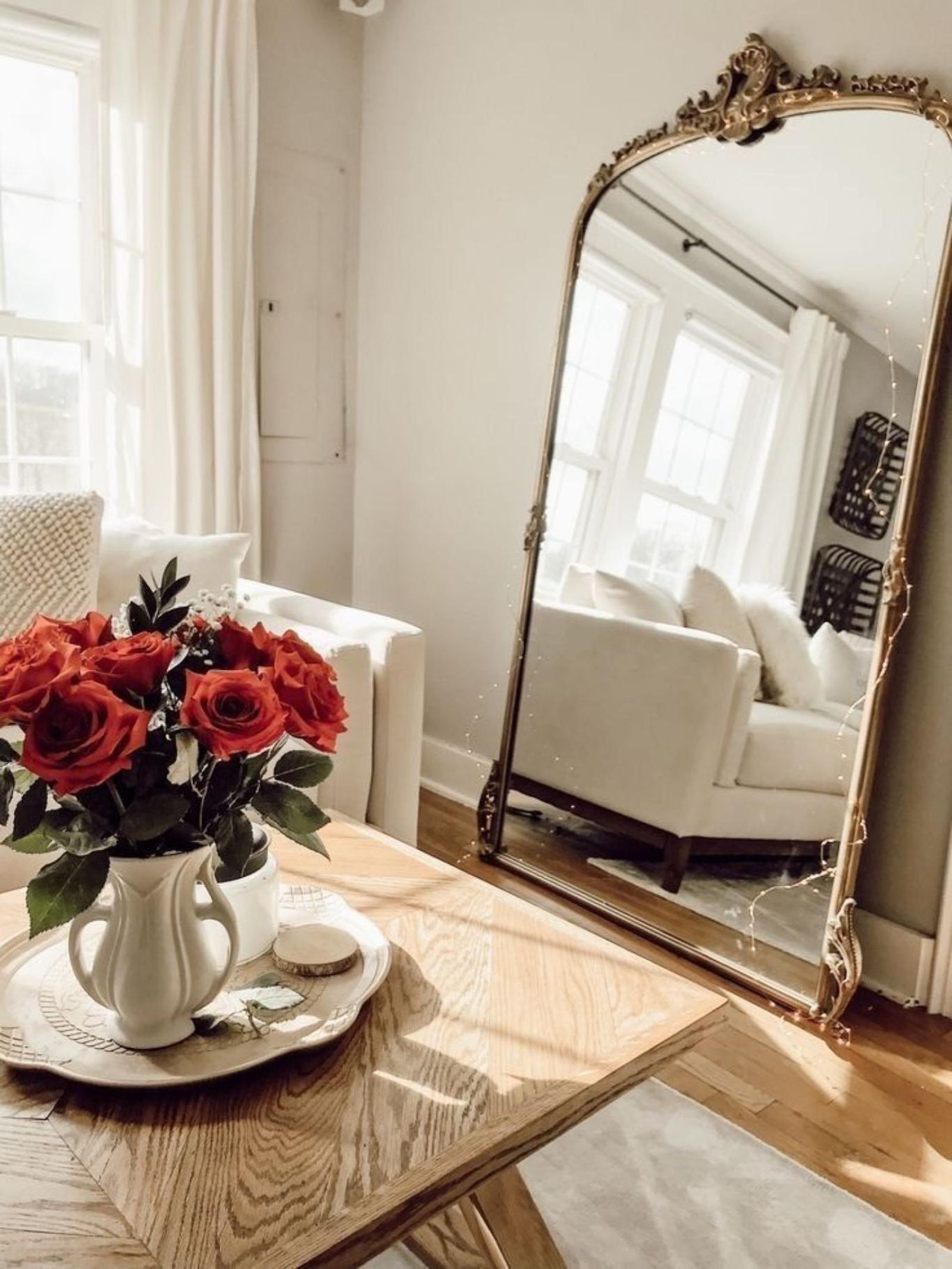 Comedor con esejo vintage.