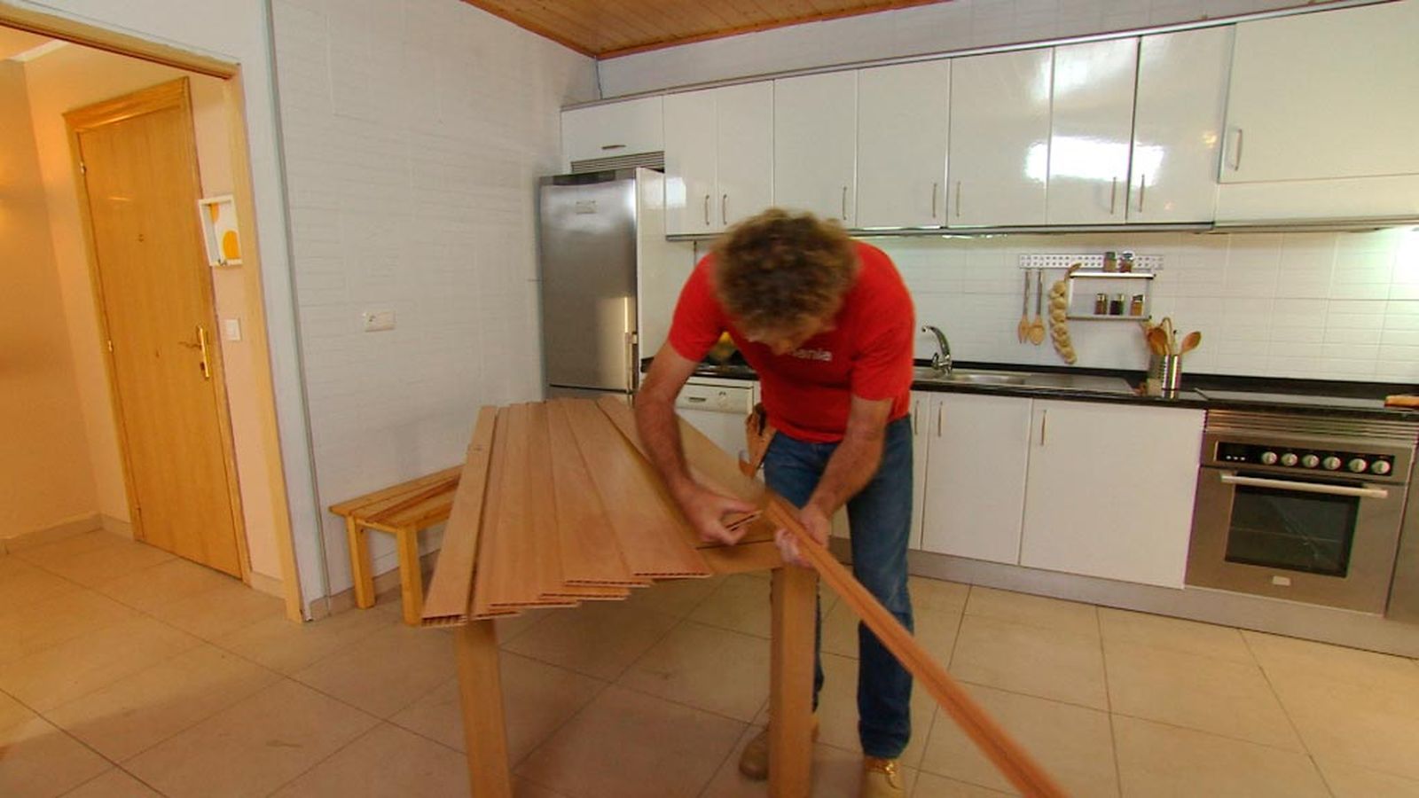 Cómo instalar una puerta plegable paso 3 Cómo instalar una puerta plegable paso 3