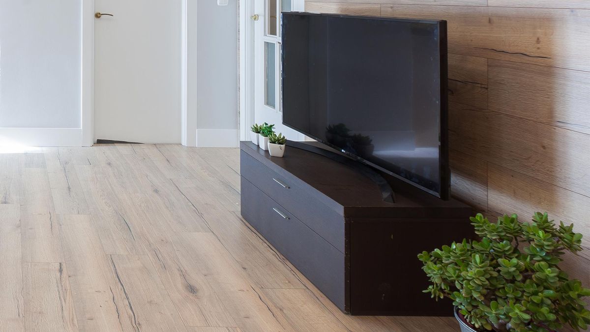 Revestir suelo y pared con lamas roble, resultado final