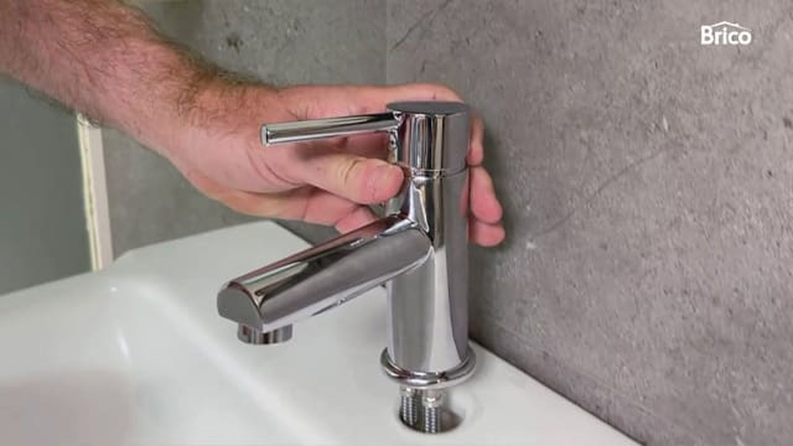 Bricomania 016 como cambiar grifo de lavabo paso6 Bricomania 016 como cambiar grifo de lavabo paso6