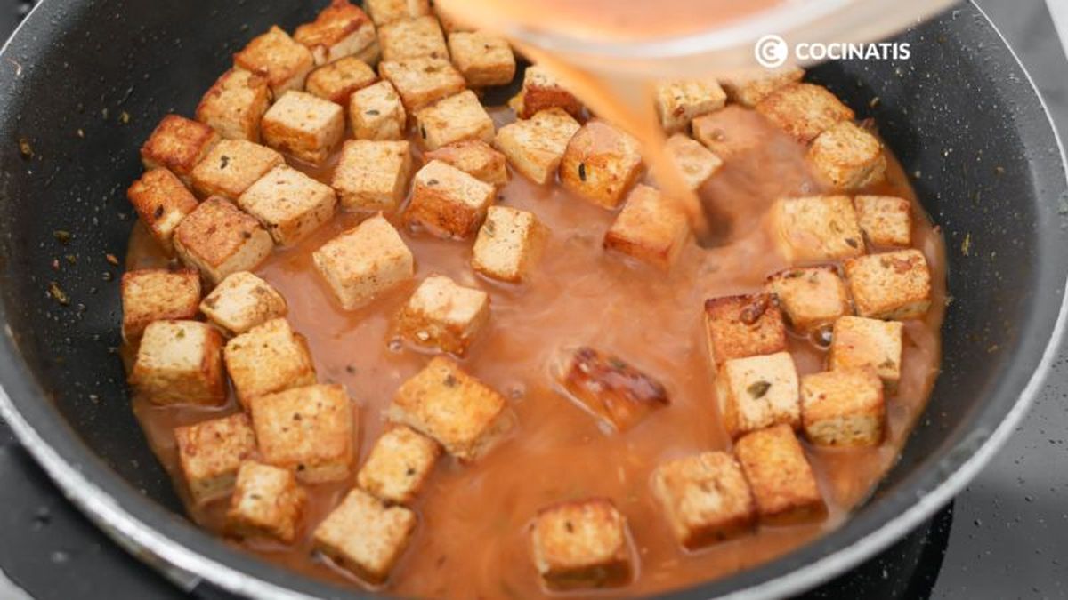 Tofu marinado con salsa