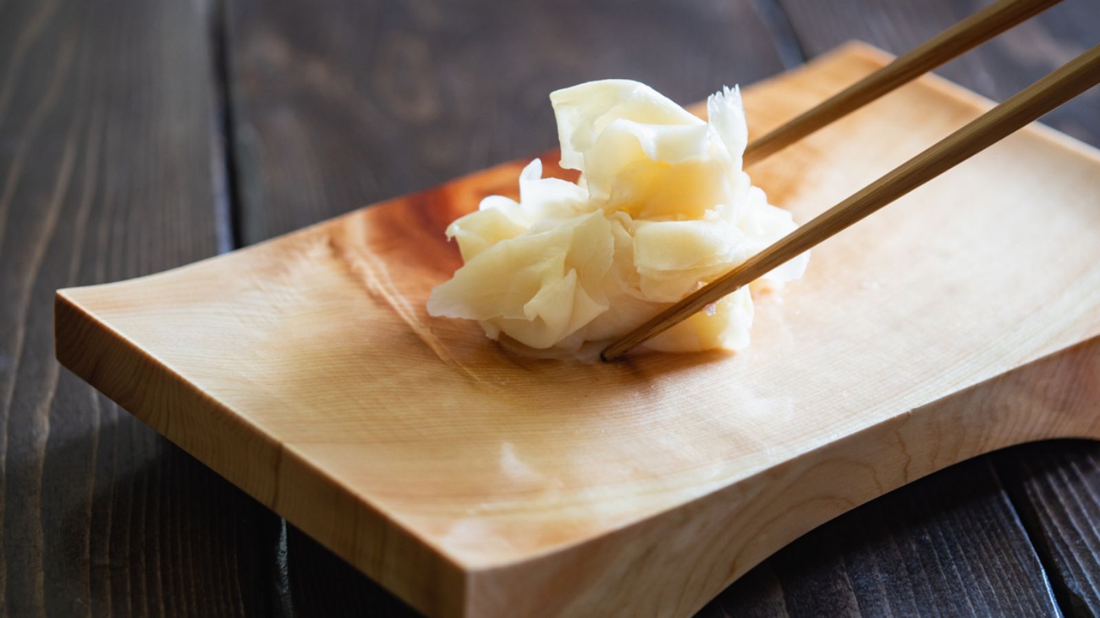 Gari, el delicado jengibre encurtido, clave en la experiencia del sushi japonés.