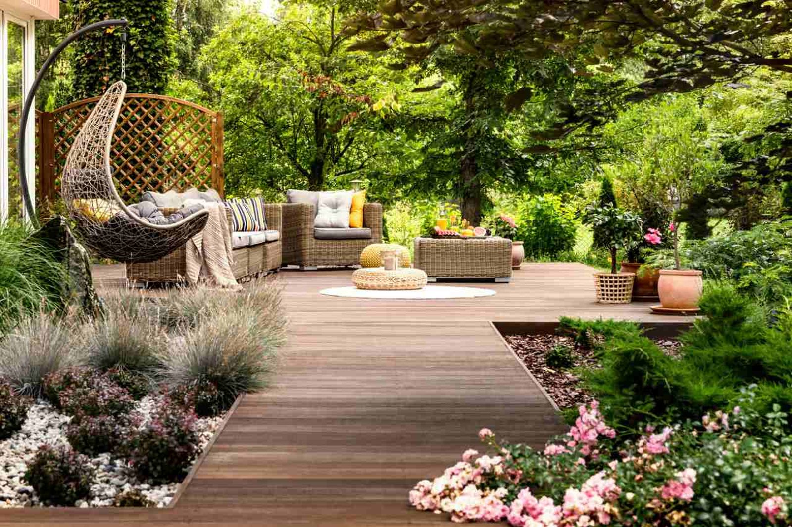 Crear zonas en el jardín te permite organizarlo y crear un interés visual. Crear zonas en el jardín te permite organizarlo y crear un interés visual.