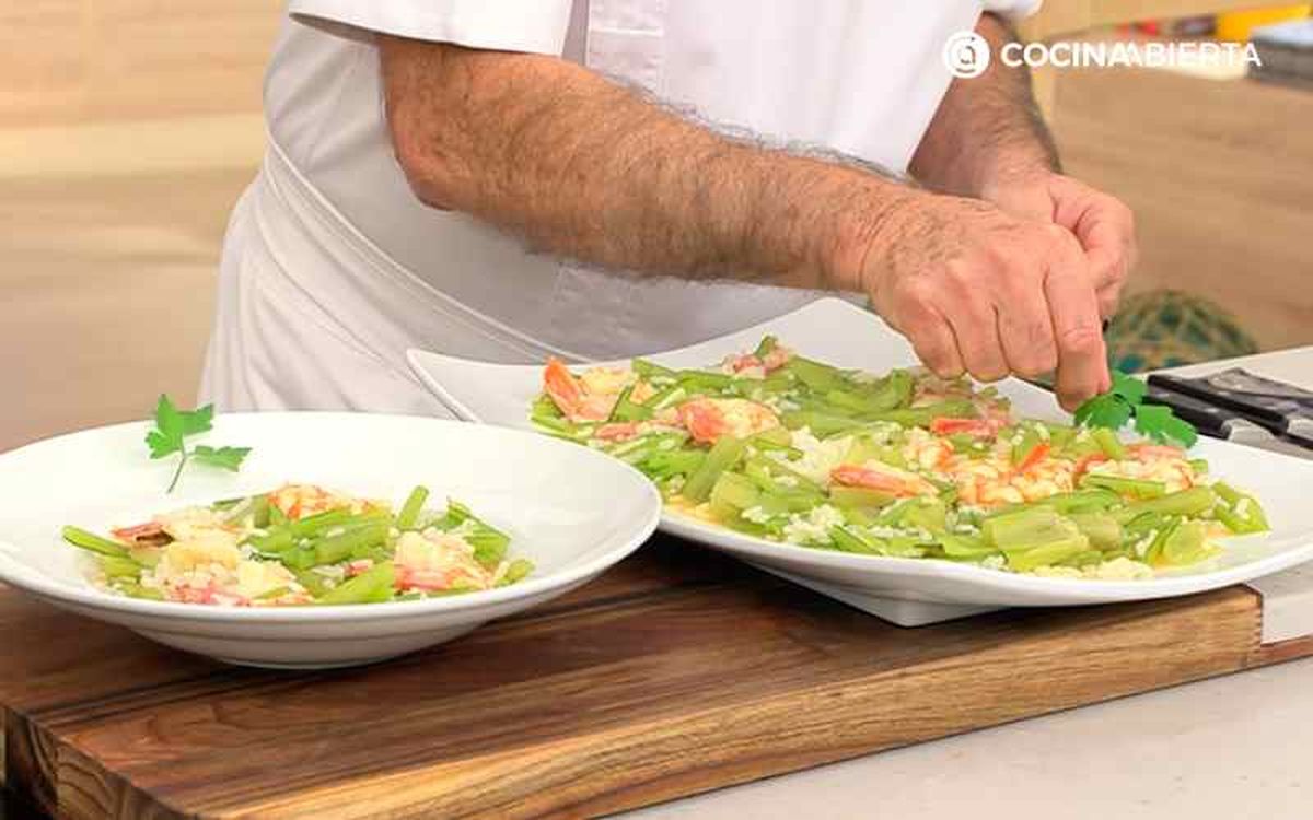 Decora con una hoja de perejil