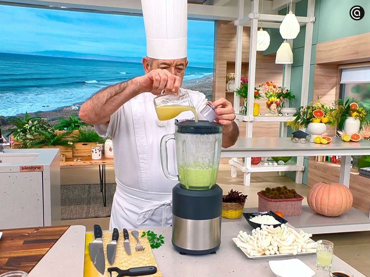 Tritura los guisantes para conseguir una crema suave