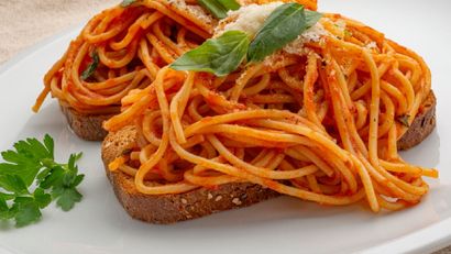 Tostada con espaguetis, receta de Karlos Arguiñano