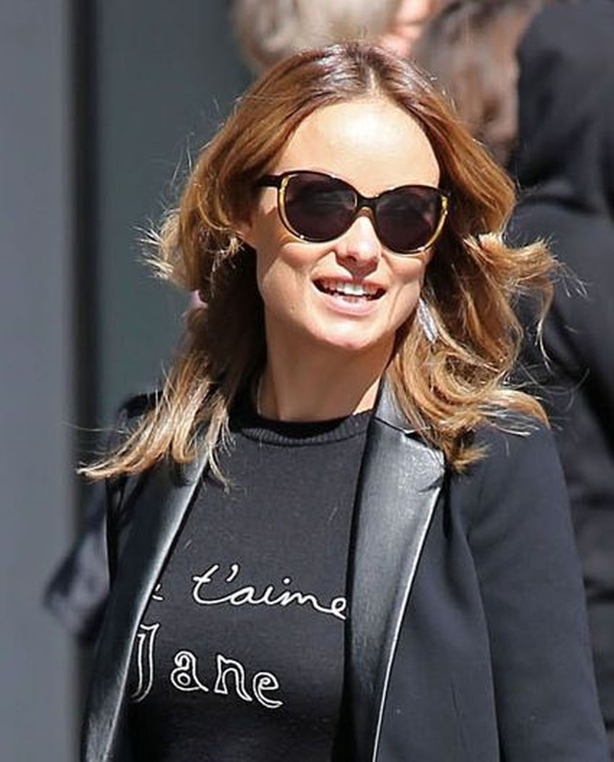 Olivia Wilde con gafas de sol redondas