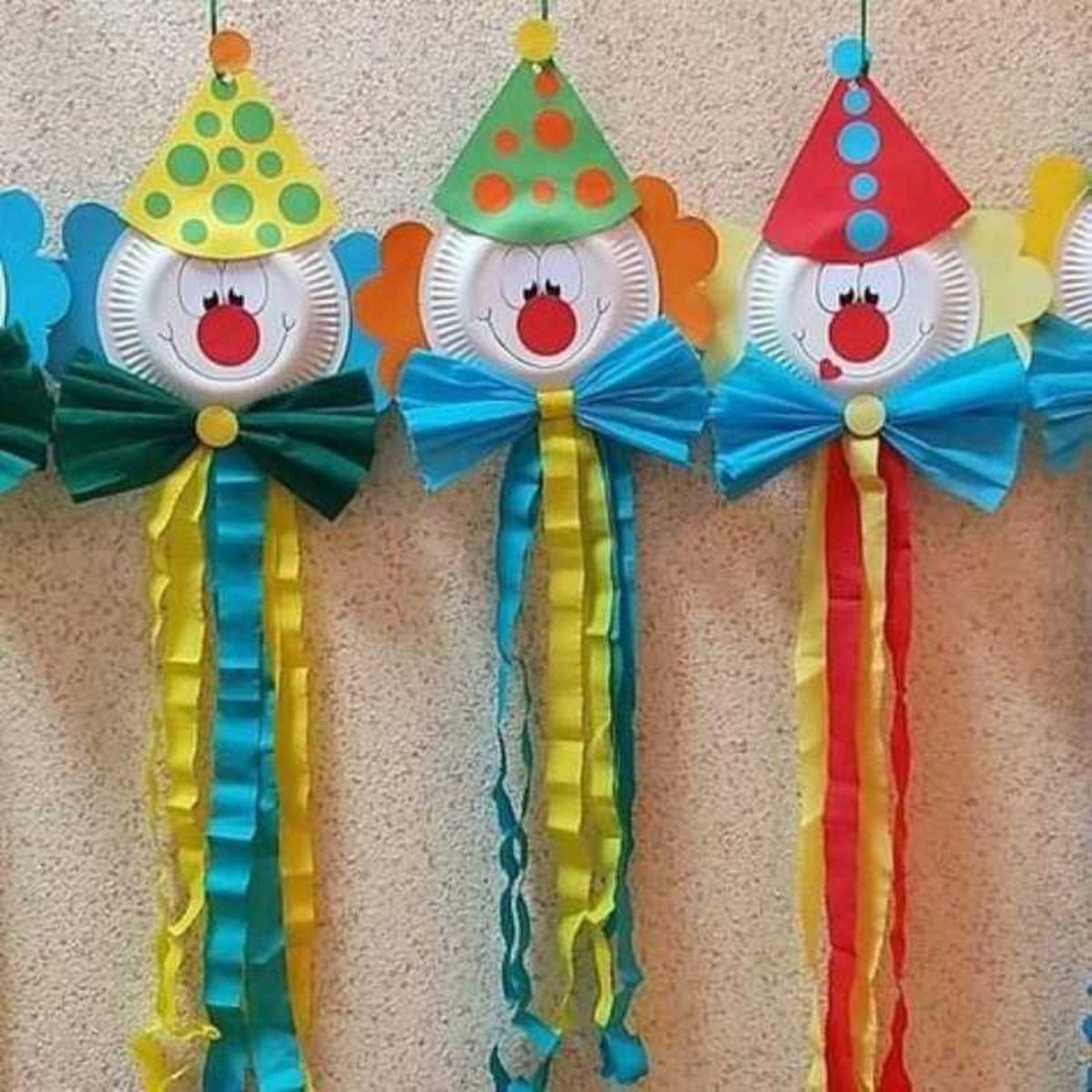 Payasos artesanales para decorar en Carnaval.
