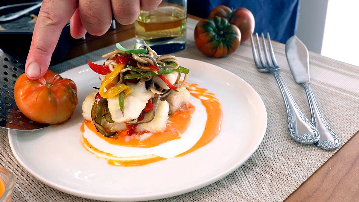 Receta de merluza rellena de gulas y piperrada  paso 7