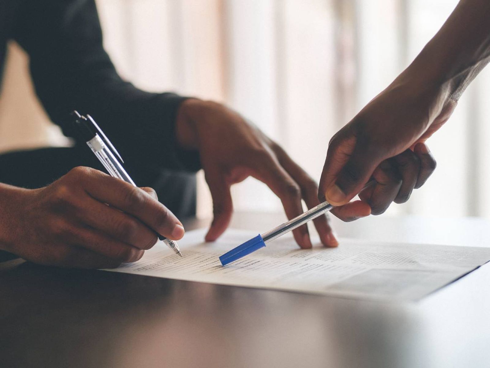 Antes de firmar un contrato de alquiler, conviene revisar si permite tener mascotas. Antes de firmar un contrato de alquiler, conviene revisar si permite tener mascotas.