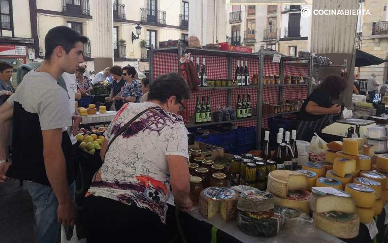 El queso Idiazabal es uno de los productos estrella del Mercado de Ordizia El queso Idiazabal es uno de los productos estrella del Mercado de Ordizia