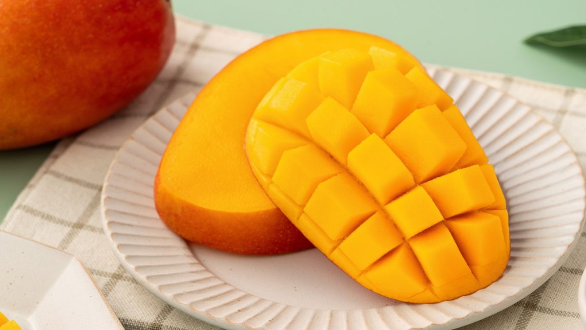 Corta el mango en dados