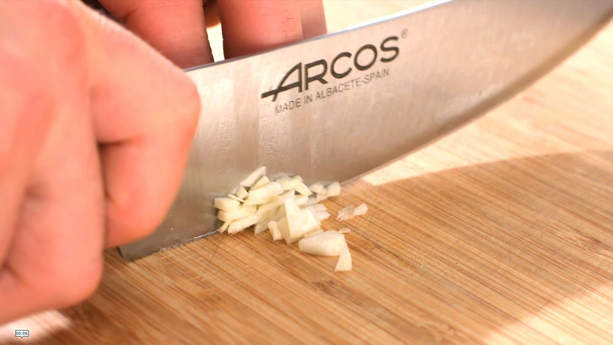 salsa tzatziki  paso 1