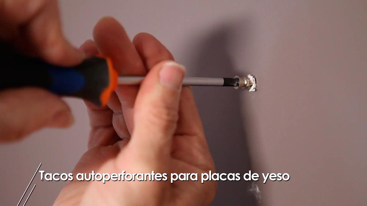 Como colgar un cuadro en una pared de yeso laminado con tacos autoperforantes paso 2