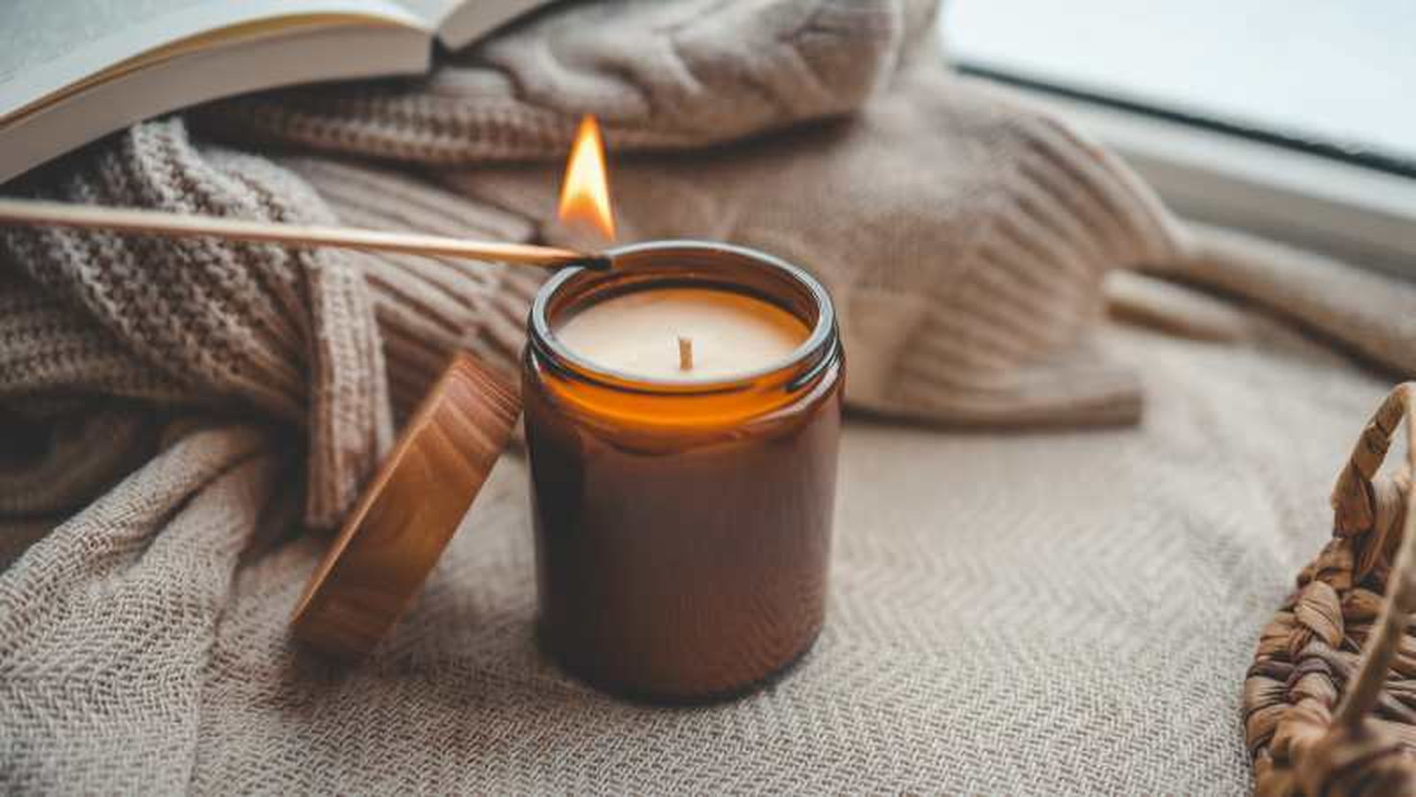 Las velas otoñales tienen aromas amaderados Las velas otoñales tienen aromas amaderados