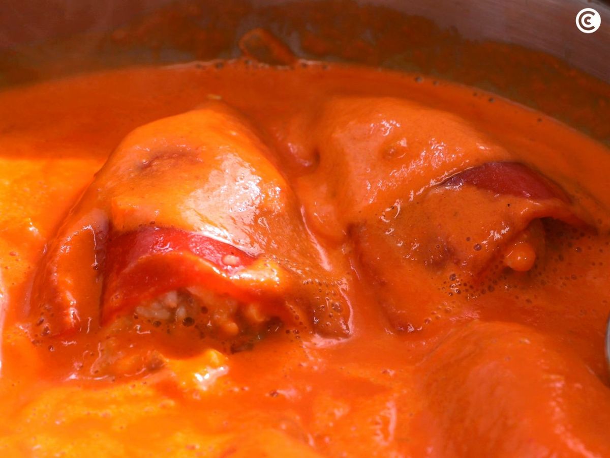 Cocinar la salsa de pimientos del piquillo